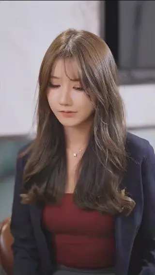 《花开正艳（整形）》：一场关于容貌焦虑与自我认同的残酷成人童话